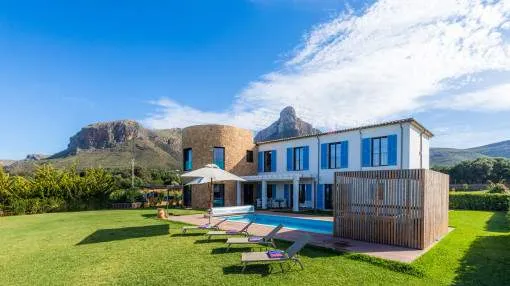 Spectacular finca with sea views and heated pool in enchanting surroundings in Colònia de Sant Pere Spectacular finca with sea views and heated pool in enchanting surroundings in Colònia de Sant Pere