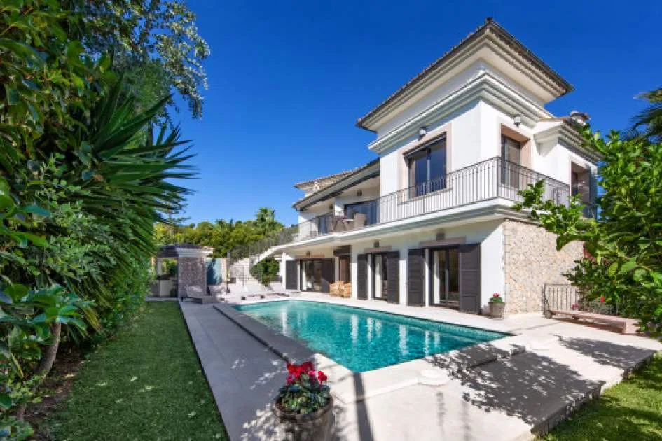 Modernised villa only a few minutes walk from the harbour of Port d'Andratx