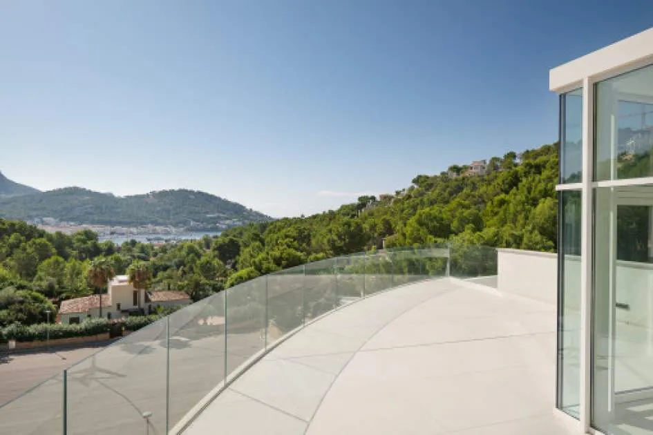 Luxurious, newly-built villa only a few minutes walk from the harbour of Port Andratx