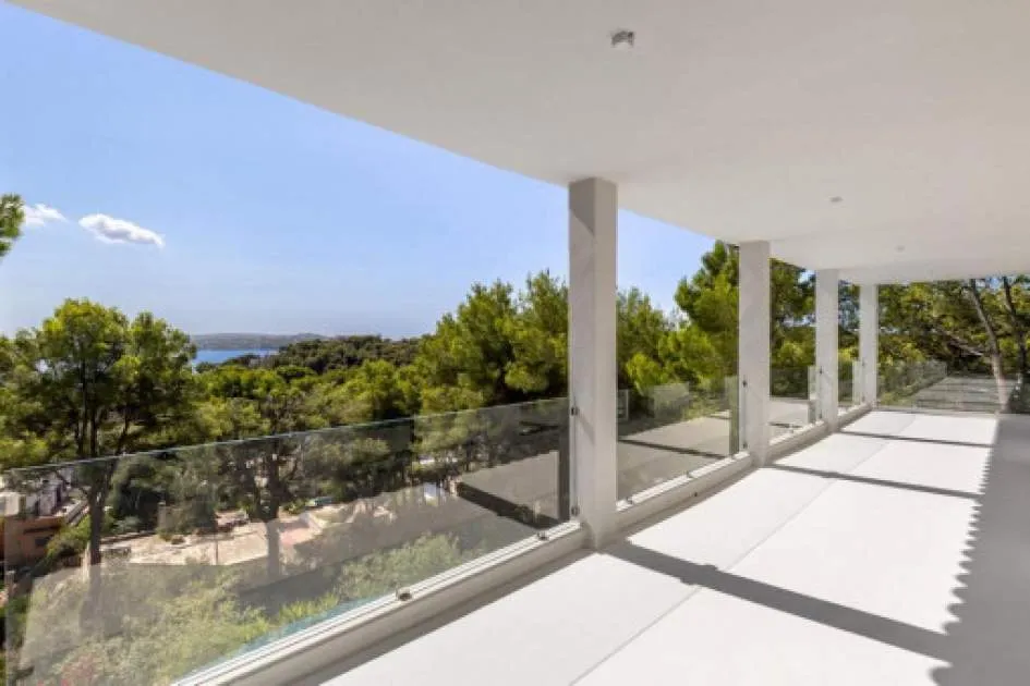 Modern family-villa with sea views in the picturesque hills of Paguera