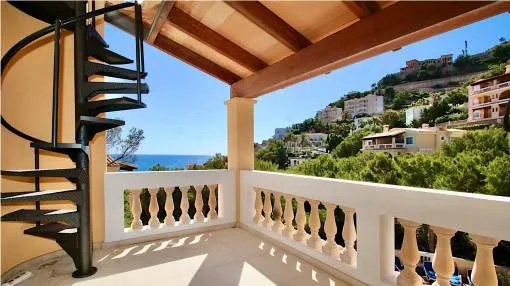 Renovated penthouse with sea views in exclusive complex in Port d'Andratx