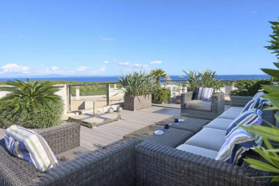 Elegant penthouse with private roof terrace and fantastic sea views in Sol de Mallorca