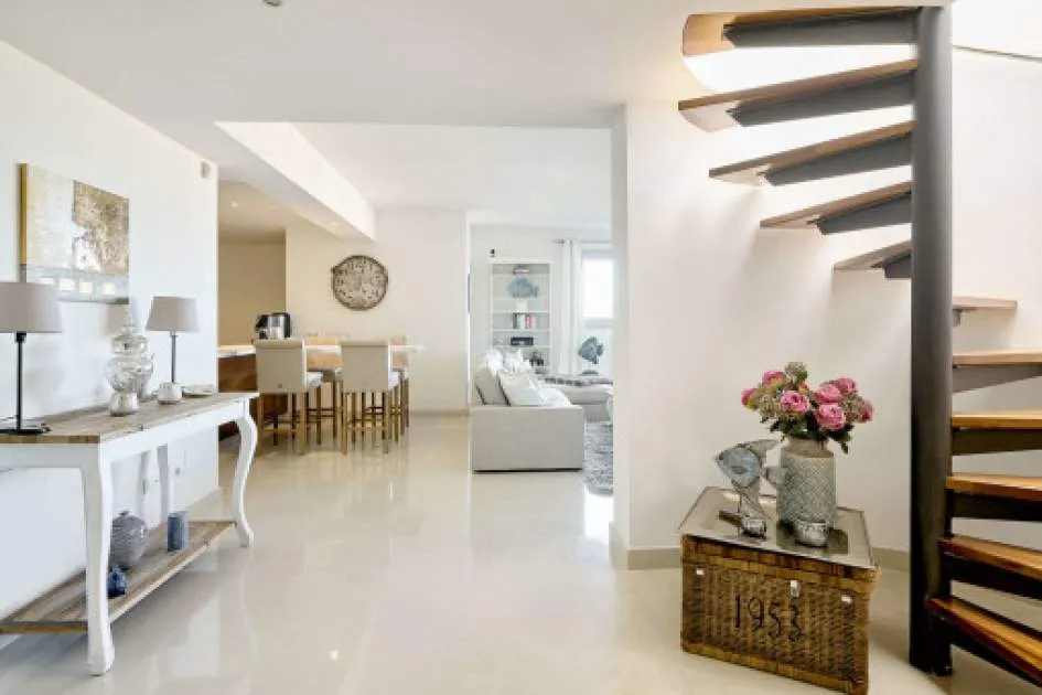 Elegant penthouse with private roof terrace and fantastic sea views in Sol de Mallorca