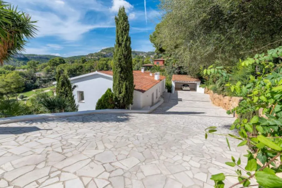 Exclusive villa with unique views over the golf course, mountain landscape and the sea, in Son Vida