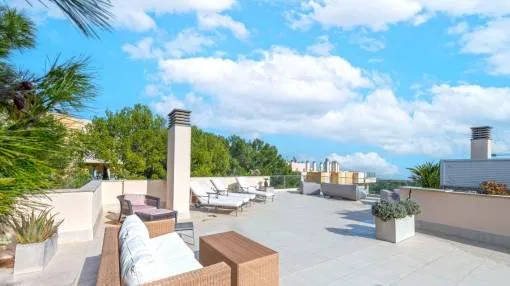 Fantastic penthouse apartment with rooftop terrace and incomparable sea views in Sol de Mallorca