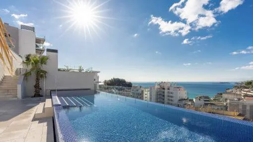Modern apartment with a large terrace in an exclusive residential complex with rooftop pool and sea views in Cala Major
