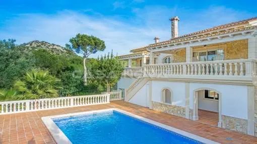 Santa Ponsa - Modernised villa with sea views in a privileged residential area