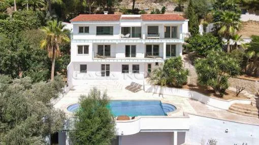 Son Vida - Imposing villa with elegant design and partial sea view