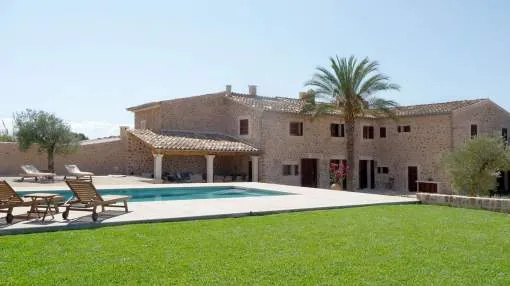 Delightful finca on 10.000 m2 of land outside the charming village of Sant Maria