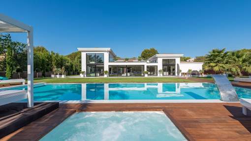 Unique deluxe villa immediately adjoining the Santa Ponsa Golf Course Unique deluxe villa immediately adjoining the Santa Ponsa Golf Course