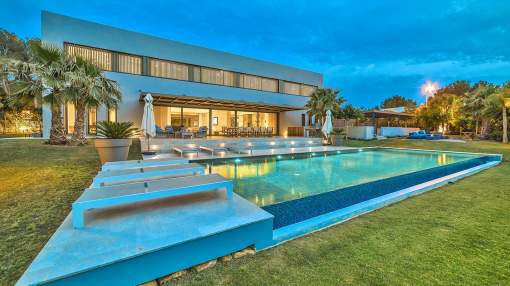 Modern villa with sea views and walking distance to the beach and marina of Santa Ponsa Modern villa with sea views and walking distance to the beach and marina of Santa Ponsa