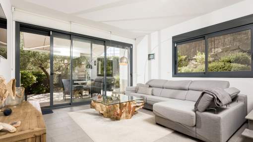 Seafront terraced house in Sant Elm with Mediterranean garden Seafront terraced house in Sant Elm with Mediterranean garden