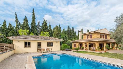 Villa in a quiet residential area near the golf course of Pollensa Villa in a quiet residential area near the golf course of Pollensa