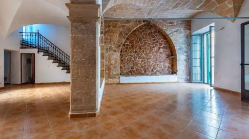 Townhouse with potential in a central location in Campos Townhouse with potential in a central location in Campos