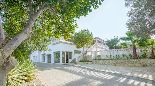 Spacious family villa with a lot of potential in Santa Ponsa