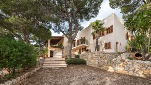 Villa with lovely gardens, walking distance to Puerto de Andratx harbour