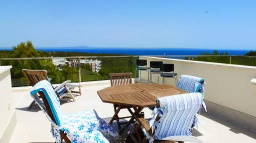 Penthouse in Sol de Mallorca with magnificent sea views and roof terrace