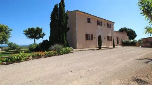 Finca with amazing panoramic views and pool in Santanyi Finca with amazing panoramic views and pool in Santanyi