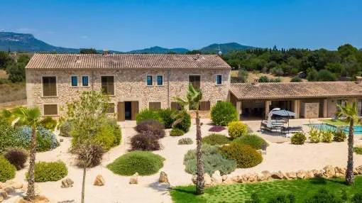 Modern finca with beautiful views and holiday rental licence in Llucmajor Modern finca with beautiful views and holiday rental licence in Llucmajor