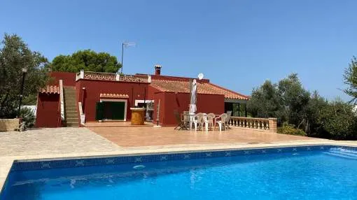 Villa with a generous swimming pool close to Port Adriano Villa with a generous swimming pool close to Port Adriano
