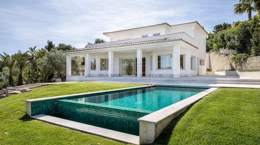 Sea view villa in a quiet location of Nova Santa Ponsa Sea view villa in a quiet location of Nova Santa Ponsa