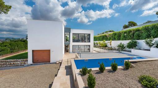 Sea view villa with state-of-the-art features in Nova Santa Ponsa Sea view villa with state-of-the-art features in Nova Santa Ponsa