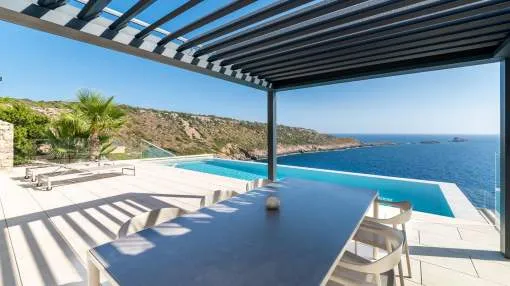 Sensational frontline villa in Port Adriano with breathtaking sea views Sensational frontline villa in Port Adriano with breathtaking sea views