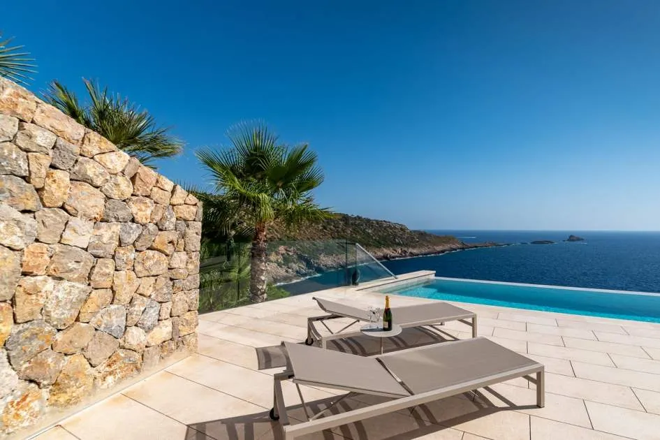Sensational frontline villa in Port Adriano with breathtaking sea views