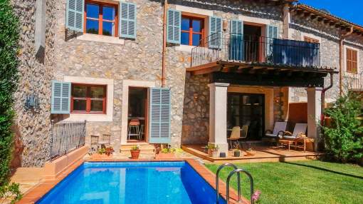 Beautiful town house with pool and garden in impeccable condition in Puigpunyent. Beautiful town house with pool and garden in impeccable condition in Puigpunyent.