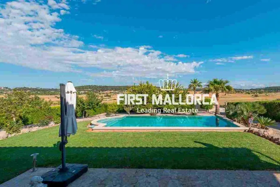 Finca with pool and unobstructed views in Sineu with holiday rental license