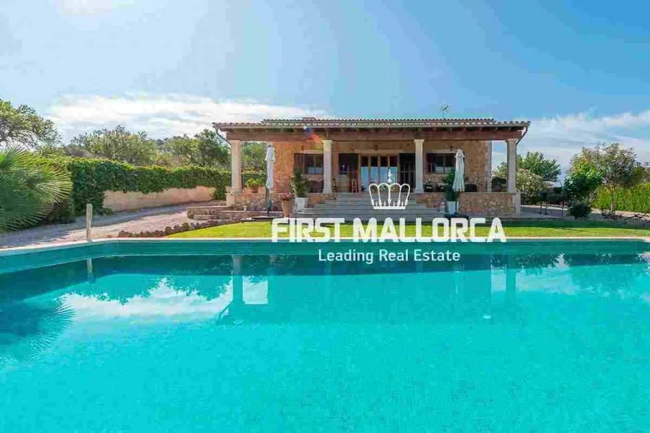 Finca with pool and unobstructed views in Sineu with holiday rental license