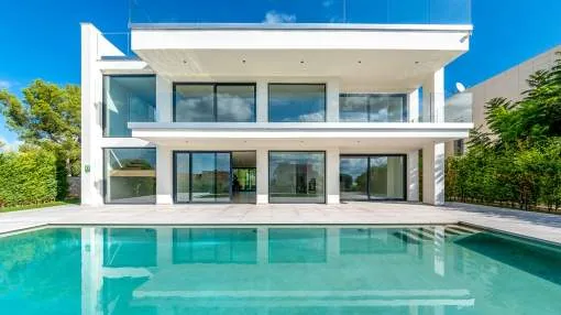 Spectacular deluxe villa in Aucanada with top quality finishes and sea views Spectacular deluxe villa in Aucanada with top quality finishes and sea views