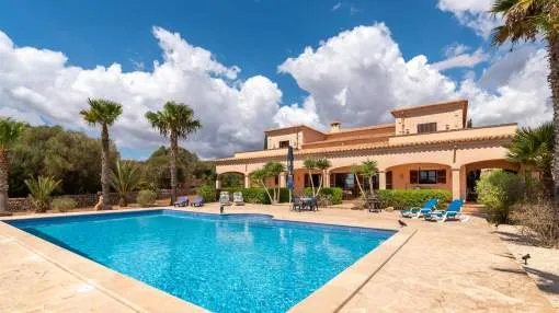 Large finca with high ceilings in Santanyi with distant seaviews Large finca with high ceilings in Santanyi with distant seaviews