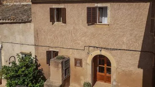 Town house with lots of possibilities in S'Alquería Blanca Town house with lots of possibilities in S'Alquería Blanca
