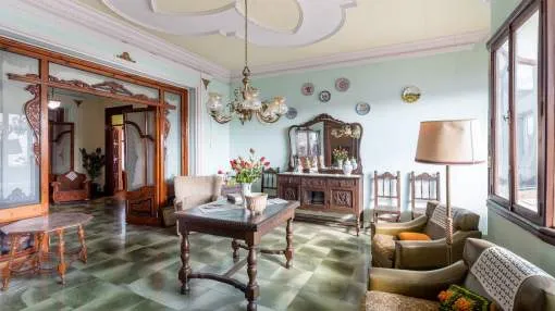 Beautiful building located in the center of Santa Maria to convert into 5 apartments