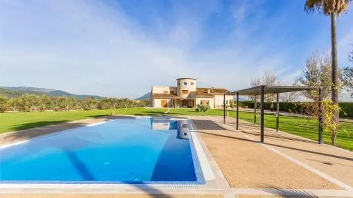 Unique estate with views of the Tramuntana and licence for holiday rental