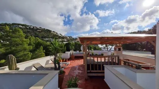 An attractive penthouse in a frontline location with direct sea access in Cala Marmacen. An attractive penthouse in a frontline location with direct sea access in Cala Marmacen.