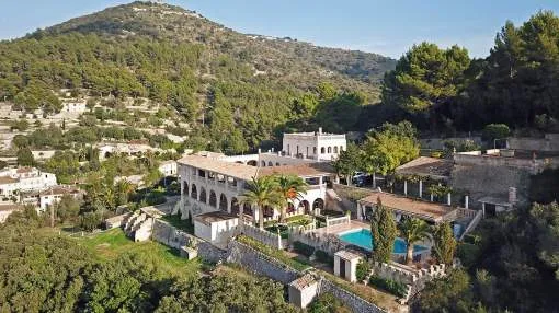 Exclusive country house with very private plot and protected access in the Cura mountains near Randa Exclusive country house with very private plot and protected access in the Cura mountains near Randa