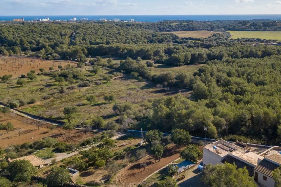 Finca with seaview and a large plot between Portocolom and Cala Murada