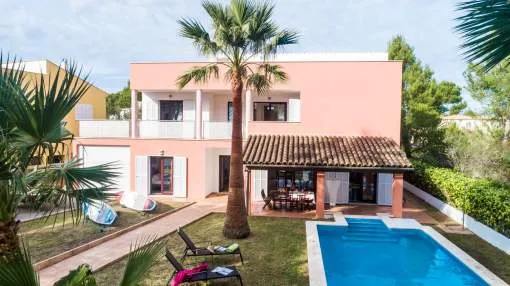 Nice independent villa with swimming pool and garden Nice independent villa with swimming pool and garden