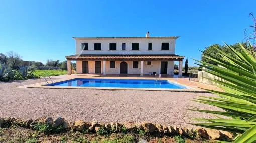 Large traditional country property in Santanyí with pool.