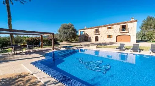 Wonderful finca with distant views and all the extras