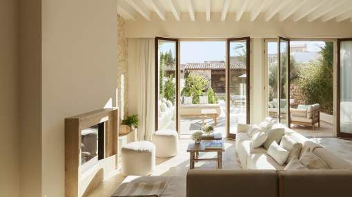 Exceptional townhouse in the centre of Santanyí with private pool Exceptional townhouse in the centre of Santanyí with private pool