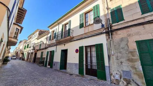 Charming townhouse with wine cellar in Porreras