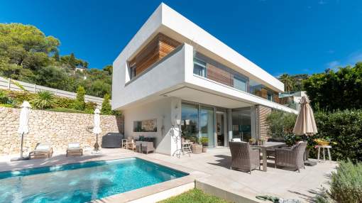 Modern villa with panoramic views in Genova Modern villa with panoramic views in Genova