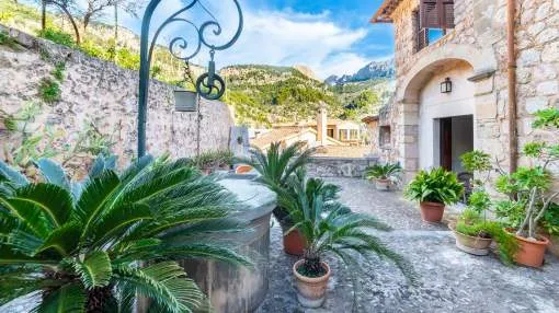 Historic property in the heart of the beautiful village of Fornalutx. Historic property in the heart of the beautiful village of Fornalutx.
