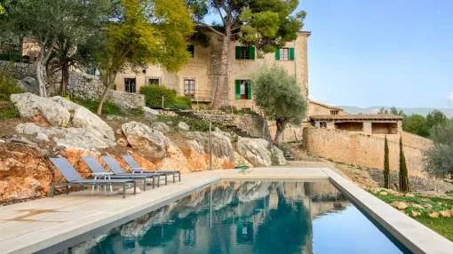 Grand Mallorcan "Possessió" at the feet of Tramuntana´s mountain range Grand Mallorcan "Possessió" at the feet of Tramuntana´s mountain range