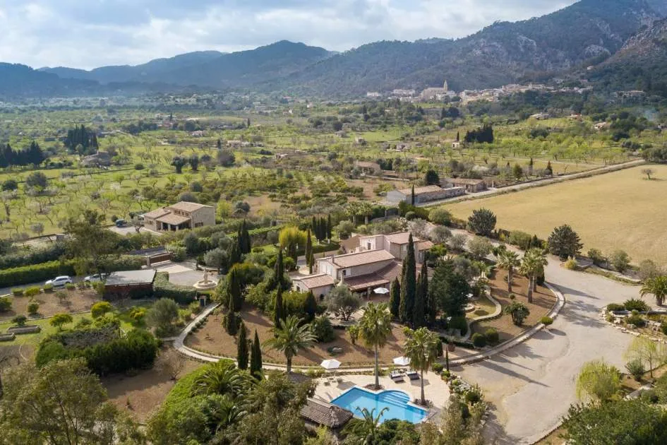 Spectacular mansion at the foot of the Tramuntana mountains near Selva