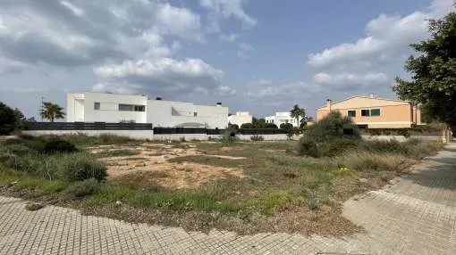 Building plot in Puig de Ros near the sea in the south of Mallorca. Building plot in Puig de Ros near the sea in the south of Mallorca.