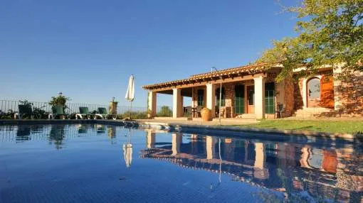 Small rustic finca with amazing panoramic views a few minutes from Felanitx away Small rustic finca with amazing panoramic views a few minutes from Felanitx away
